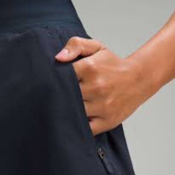 Lululemon License to Train High-Rise Short 4", True Navy, size 4 - Picture 3 of 7